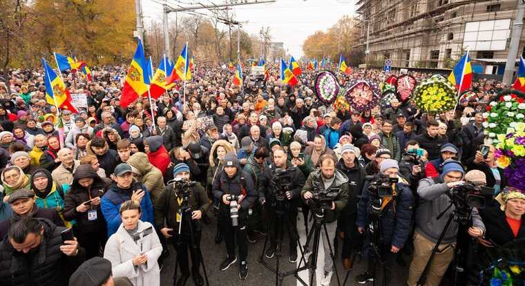 Антиправительственная акция в Кишиневе: демонстранты требуют отставки Майи Санду