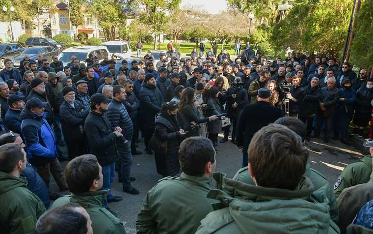 В Абхазии начались протесты из-за задержания оппозиционеров